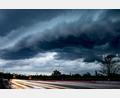 Symbolbild: Marcel Kusch/dpa
Da braut sich richtig was zusammen: Werden starke Stürme und Unwetter angekündigt, ist es mitunter besser, gar nicht erst loszufahren.