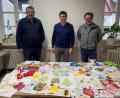 Bild: VG Schönsee/exb
Die Bürgermeister Reinhard Kreuzer, Gerald Reiter und Manfred Dirscherl (von links) freuen sich, dass sich wieder so viele Kinder an der Aktion für die Senioren beteiligt haben.