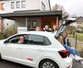 Bild: Michaela Moore/exb
Mit dem „mobilen Weihnachtsgeschenk“ von Aktion Mensch kann das Therapeuten- und Pädagogenteam der Frühförderstelle ab sofort noch flexibler vor Ort tätig sein. Von links: Nicky Kurth (Psychologin), Sandra Heldmann (Physiotherapeutin), Karina Götz (Pädagogin), Judith Gleixner (Logopädin), Laura Kuhn (Pädagogin) und Selina Kunisch (Pädagogin).