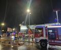 Bild: Freiwillige Feuerwehr Bad Abbach
Sturm "Zoltan" hat in der Nacht auf Samstag das Dach eines Supermarkts in Bad Abbach zerstört.