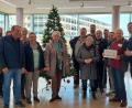 Bild: Grammer/exb
Mitarbeiter der Grammer-"Group Quality" haben 950 Euro als Spende an den Vorsitzenden der Aphasie-Selbsthilfegruppe, Manfred Belusa, übergeben. Dieser nahm mit sechs Mitgliedern der Gruppe das Geld in Ursensollen entgegen.