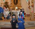 Bild: dob
Maria (Theresa Ertl) und Josef (David Zell) sind an der Krippe angelangt. Das Jesuskind wird geboren.
