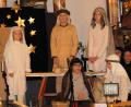 Bild: bjo
Kinder führten in Schmidmühlen ein Krippenspiel auf einer Bühne vor dem Altar auf.