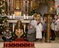 Bild: sche
Angekommen an der Krippe konnten die Aschacher KInder bei ihrem Krippenspiel die Geburt Jesus feiern.