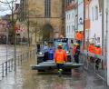 Bild: Wolfgang Steinbacher
Schöne Bescherung: Hochwasser in Amberg. Die Vils tritt über die Ufer und die Ehrenamtlichen des THW haben alle Hände voll zu tun.