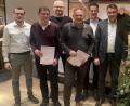 Bild: Thomas Müller/exb
Dritter Vorsitzender Jörg Kreussel (links und Erster Vorsitzender Marco Schwab (rechts) mit den Jubilaren (ab Zweiter von links) Rene Weber, Helmut Schmidt, Peter Grötsch und Volker Reichert.