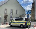 Archivbild: Matthias Bäumler
Nach der Tat im Kinderheim in Wunsiedel sperrte die Polizei die Zufahrtsstraße zu dem Wohnheim ab.