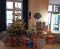 Bild: Daniela Thoma/exb
Der Christbaum im Café Grenzenlos mit allen Geschenken für die Senioren.