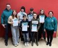 Bild: Jugendrotkreuz Erbendorf/exb
Örtlicher Jugendrotkreuzleiter Sven Lehner (links) und Gruppenleiterin Monika Stahl (rechts) mit den geehrten Jugendrotkreuz-Mitgliedern Barbara Kastner (von links), Leonie Kastner, Tim Gerolstein, Korbinian Hackl, Kornelius Hackl und Magdalena Bauer.