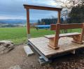Bild: Ulrich Wohlgemuth/exb
Die Sitzbank im Landschaftskino lädt hier zum Verweilen ein und bietet einen eingerahmten Ausblick in die Region.