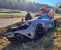 Bild: Polizei Mittelfranken
Ein Mann hat seinen MCLaren bei Ansbach zu Schrott gefahren. Der Schaden beträgt wohl 380.000 Euro. Bild: Polizei Mittelfranken
