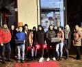 Bild: whü/exb
Sven Weber (von links), Tobias Veigl, Manuel Bothner, Sabrina Scherm, Maria Merkel, Esther Popp, Lucas Serfling, Tim Veigl, Lea Serfling, Stefanie Popp und Celina Klose kümmerten sich um die abgegebenen Päckchen.