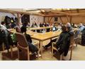 Bild: Markt Konnersreuth/exb
Bürgermeister Max Bindl und Jugendbeauftragter Manuel Ernst freuten sich, dass zur Konnersreuther Jungbürgerversammlung viele junge Leute kamen und zahlreiche Anliegen vorbrachten.