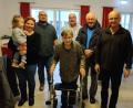 Bild: gz
Im Beisein zweier Söhne, zweier Enkel und der Ur-Enkelin gratulierte Pfarrer Erwin Bauer der Jubilarin Johanna Renger zum 90. Geburtstag.
