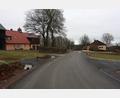 Bild: wro
Weil sich die Telekom für eine alternative Trassenführung der Leitung entschieden hat, bleibt dem neuen Herzogöder Ringweg (Bild) und dem Dorf eine Baustelle erspart.