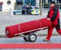 Symbolbild: Jens Büttner/dpa
Einen roten Teppich – ähnlich wie hier auf dem Symbolbild – wird es nach Angaben von Bürgermeister Stefan Grillmeier auch beim Mitterteicher Neujahrsempfang 2024 wieder geben.