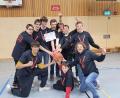 Bild: Barbara Meier/exb
Philipp Thapa, Peter Plesivcak, Marek Plesivcak, Valentin Herrmann, Ben Mutzbauer , Paul Stöberl, Jonas Schmidberger, Leon Böckl, Betreuerin Barbara Meier und Magnus Liebl (von links) bilden das Nabburger Basketball-Team, das beim Landkreisfinale siegreich war.