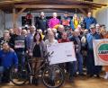 Bild: hut
Die Versteigerung der Laverda Connection zugunsten der Organisation „Care for Rare“ erbringt 1500 Euro.