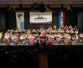Bild: sns
Die 66 Musikerinnen und Musiker der Neunburger Stadtkapelle spielen in der vollbesetzten Schwarzachtalhalle zum Jubiläumskonzert auf.