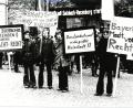 Bild: Archiv Fritz Ottmann
Sein Interesse für kommunalpolitische Vorgänge zeigte sich bei Hans-Jürgen Reitzenstein (Zweiter von links) schon in jungen Jahren, wie etwa 1972 vor dem Rathaus bei einer Demonstration für den Erhalt des Landkreissitzes in Sulzbach-Rosenberg mit Wilhelm Winkler (links), Thomas Steiner (Dritter von links) und Heiner Himsel (rechts).