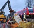 Bild: Petra Hartl
Die Züge konnten an der Unfallstelle weiterhin fahren, nur dementsprechend langsam, um die Helfer nicht zu gefährden.