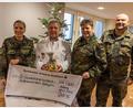 Bild: hbe
Bei der Spendenübergabe ( von links): Hauptfeldwebel Sybille Weiniger, sie war die Initiatorin der Spendenaktion, Dr. Andreas Fiedler, Chefarzt der Klinik für Kinder und Jugendliche, Oberfeldärztin Carmen Dietz sowie Oberstarzt Dr. Roland Vogl.