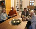 Bild: sne
3. Bürgermeisterin Anita Heßler (von links), Bürgervereinsvorsitzender Helmut Wächter, Bürgermeister Edgar Knobloch und die Leiterin des Bürgerladens Monika Sebald freuen sich etwas für einen sozialen Zweck tun zu können.