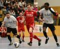 Archivbild: mhs
Die SpVgg Pfreimd (Maximilian Herzog, rotes Trikot) ist als Titelverteidiger automatisch für die Endrunde der Futsal-Kreismeisterschaft qualifiziert. Beim Vorrundenturnier in Nittenau tritt die SpVgg außer Konkurrenz an.