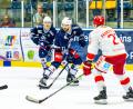 Archivbild: Elke Englmaier
Die Blue Devils treffen am Wochenende auf den EC Peiting und den SC Riessersee. Verteidiger Markus "Beppi" Eberhardt (Mitte) feiert nach Verletzungspause sein Comeback.