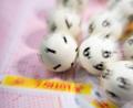 Bild: Tom Weller/dpa/Symbolbild
Lotto-Kugeln liegen auf einem Lottoschein.