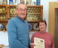 Bild: gau
Bürgermeister Erwin Geitner gratuliert Maria Gattaut zum 85. Geburtstag.