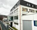 Bild: Gabi Schönberger
Die Produktionsstätte von 595 Solutions in Flossenbürg befindet sich seit 2022 in den ehemaligen Hallen von Schulte & Schmidt.