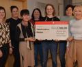 Bild: dob
Die Chefärztin der Palliativstation am Klinikum Weiden und Ärztliche Leiterin des Palliativmedizinischen Dienstes, Dr. Stephanie Kuchlbauer (Dritte von rechts), nimmt vom Nofi-Lauf-Team der Praxisbelegschaft Dres. Poschenrieder/Korzenietz & Friends den Spendenscheck in Höhe von 1100 Euro entgegen.