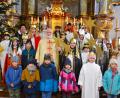 Bild: fdl
Die Ministrantinnen und Ministranten der Pfarrei Ehenfeld nach dem Festgottesdienst zusammen mit Pater Alfred Lindner und Gemeindereferentin Barbara Schlosser (hinten links).