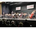 Bild: sns
Dirigent Martin Peschík und Solistin Eva Struplová begeistern zusammen mit den Marienbader Sinfonikern beim Neujahrskonzert in der Schwarzachtalhalle.
