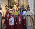 Bild: gi
Die Sternsinger der Expositur Etzgersrieth wurden am Dreikönigstag ausgesandt, um den Segen Gottes in die Wohnungen und Häuser zu bringen und baten um eine Spende für das Kindermissionswerk.