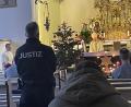 Bild: brü
Bischof Rudolf Voderholzer bei der Messe in der Gefängniskirche.