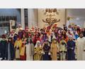 Bild: e
Nach dem Gottesdienst gehen 56 Sternsinger und 20 Begleiter in Kümmersbruck "auf Wanderschaft". Der Erlös kann sich mit 12.700 Euro sehen lassen.
