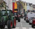 Bild: Wolfgang Steinbacher
Ein kilometerlanger Protestzug brachte am Montag den Verkehr in Amberg stellenweise komplett zum Erliegen. Für Dienstag sind hier erneut Bauernproteste angekündigt. Die Polizei appelliert an alle Demonstrations- und Verkehrsteilnehmer, Rettungswege zwingend freizuhalten.