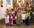 Bild: Hans Zeltsperger/exb
Von der Kirche St. Stephanus zogen die Kinder in Edelsfeld aus, um den Segen von Haus zu Haus zu tragen.