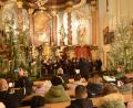 Bild: bey
Beim Weihnachtskonzert in der St. Nikolauskirche Bor begeistert auch der Kirchenchor Pleystein die Besucher.