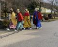 Bild: Josef Glas
Die Sternsinger ziehen durch die Straßen der Gemeinde Tännesberg.