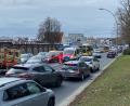 Bild: ass
Sogar der Rettungswagen kam nicht mehr durch: Am Kaiser-Ludwig-Ring auf der B85 in Amberg war der Verkehr zusammengebrochen. Ein kilometerlanger Protestzug mit rund 600 Traktoren und anderen Fahrzeugen brachte den Verkehr stellenweise komplett zum Erliegen.