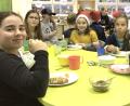 Bild: no
Für die Mädchen und Buben der Grundschule Illschwang hat der Elternbeirat ein gesundes Frühstück serviert.