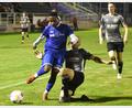 Bild: otr
Kevin Amaizo (links, in einem Spiel der SpVgg SV Weiden II) hat die SpVgg SV Weiden in der Winterpause verlassen. Das Ziel ist unbekannt.