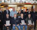 Bild: Sophia Miedel/exb
Auf 845 Mitgliedsjahre bringen es die Jubilare der Feuerwehr Löschwitz-Kaibitz: (vorne von links) Hans Wopperer, Rudolf Tauber, Ludwig Frank, Siegfried Schreyer, (hinten von links) Vorsitzende Theresa Frank, Bürgermeister Roman Schäffler, Adolf Pinzer, Josef Rauch, Kreisbrandmeister Alois Schindler, Karl Danzer, Albert Schraml und Kommandant Matthias Reger.