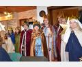 Bild: gi
Die Sternsinger von Heumaden statten auch der Feuerwehr einen Besuch ab und bitten um Spenden.