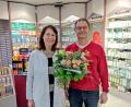 Bild: fpoz/exb
Apotheker Claus Nieberding (rechts) dankte Katrin Seidel.