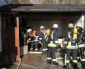 Bild: hd
Mit schwerem Atemschutz gingen Feuerwehrleute ins Gebäude und bekämpften den Brand.