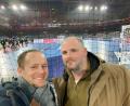 Bild: Prelle
Der HC Weiden war beim EM-Auftakt stark vertreten: 2. Vorsitzender Jannis Prelle (links) hatte für das Weltrekord-Spiel gegen die Schweiz eine Eintrittskarte ergattert. Mit dabei war auch der ehemalige HC-Spieler Stephan Döppl (rechts).